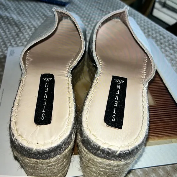 Steve Madden beautiful wedges never worn - Image 3