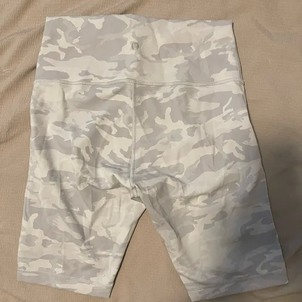 Lululemon Wunder Under Short‎ 10" Incognito Camo Jacquard Alpine White Starlight - Image 3