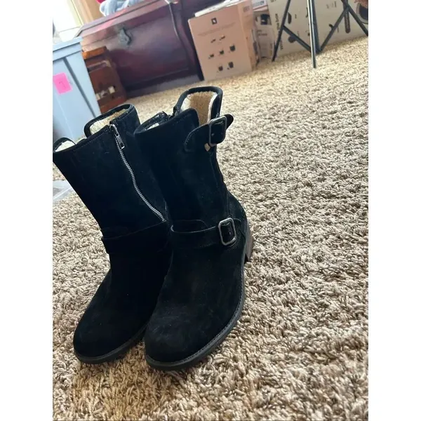 Women’s Ugg Australia Black Chaney Size 7.5 - Image 2