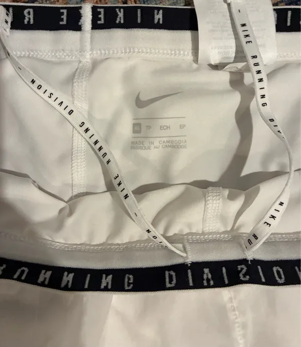 Nike Women’s Tempo Luxe Run Division 2-in-1 Shorts XS - Image 4