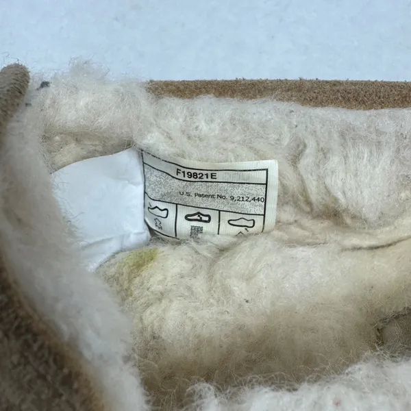 UGG‎ Women's Dakota Wool Lined Suede Slipper - Size 8. - Image 9