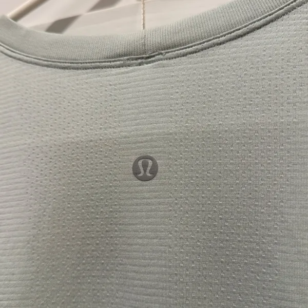 Lululemon Swiftly‎ Tech Long Sleeve 2.0 Women 8 Light Blue Thumbholes Mesh - Image 3