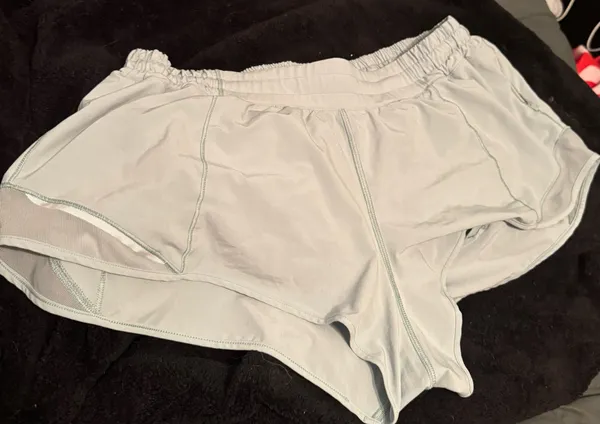 Hotty Hot Lululemon Shorts 2.5" Low-Rise - Image 2