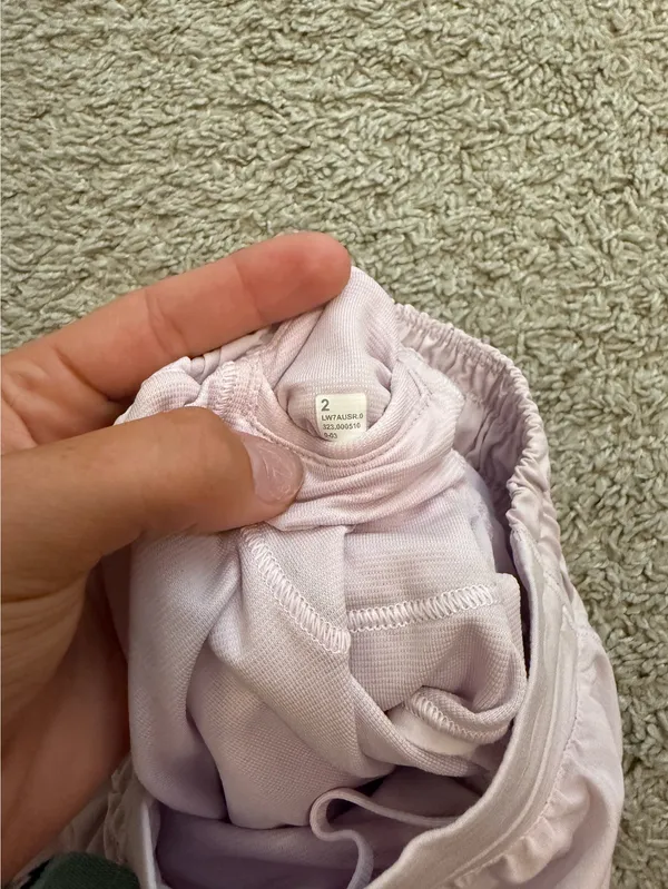 Lululemon Hot Hot Shorts - Image 4