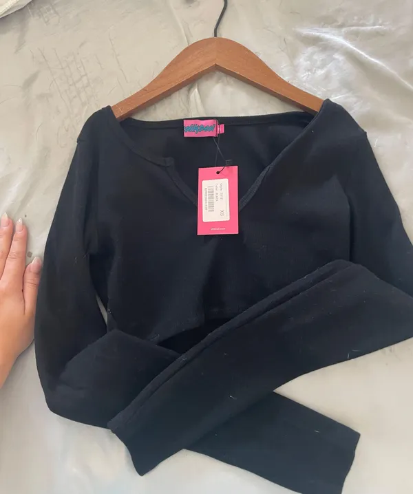 Edikted Long Sleeve Crop Top Black - Image 2