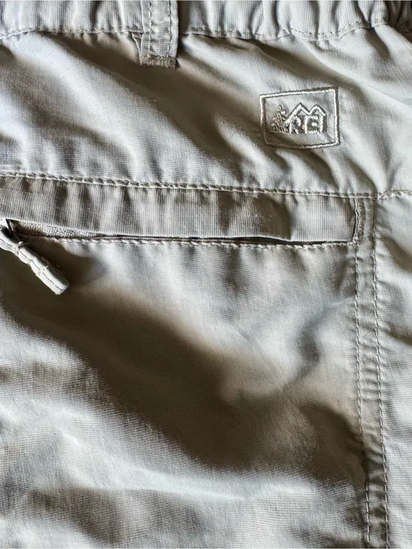REI‎ Women's Khaki Cargo Shorts with Elastic Waist - Image 5