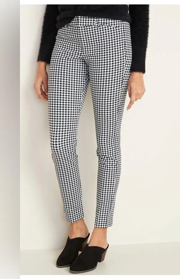 Old Navy High-Waisted Gingham Pixie Ankle Pants ✨NWT✨ - Image 2