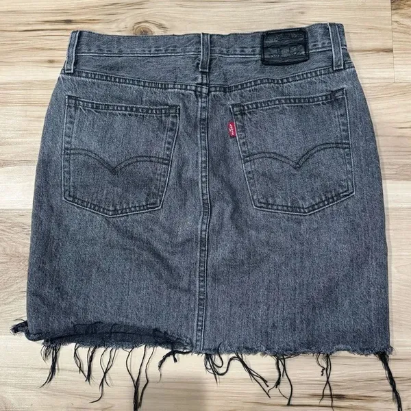 Levi’s High Rise Black Frayed Mini Skirt Women’s 29 - Image 5