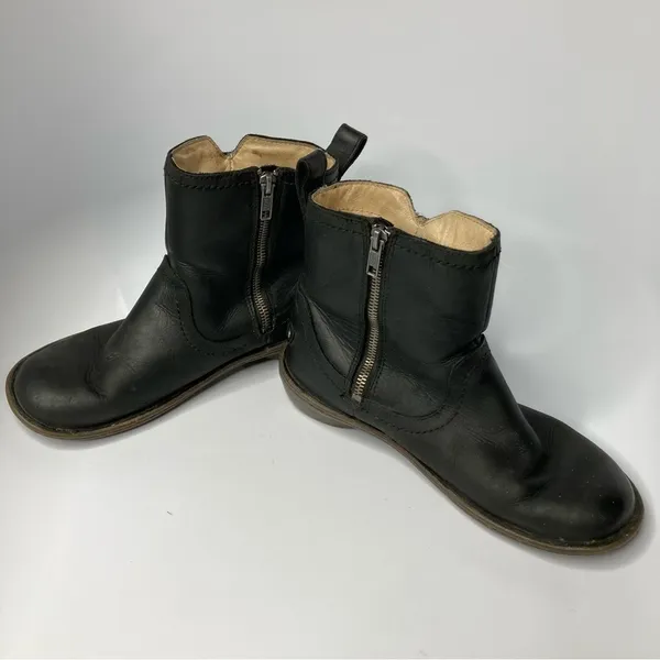 UGG Neevah short boot‎ black leather Shearling lined size 7 - Image 12