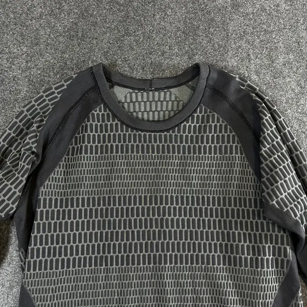 Lululemon Rest Less Pullover Long Sleeve Top Black Grey Honeycomb Size 6 - Image 8