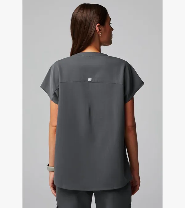 Fabletics Women's Evolve 3-Pocket Scrub Top with an Oversized Fit - MotionTech, 4-Way Stretch, Wrinkle-Resist, Anti-Shrink - Image 3