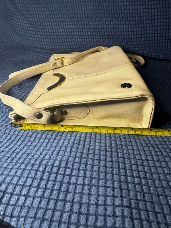 Vintage Etienne Aigner smooth cream leather shoulder/crossbody bag - Image 4