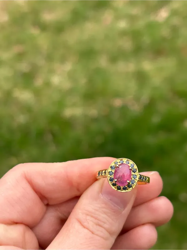 Vintage 925 Gold Ring with Ruby / sapphire Halo Accent - Image 3