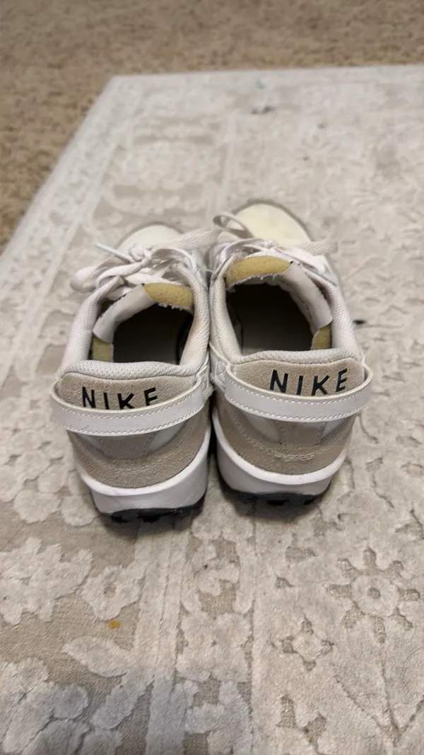 nike tennis shoes  - Image 2