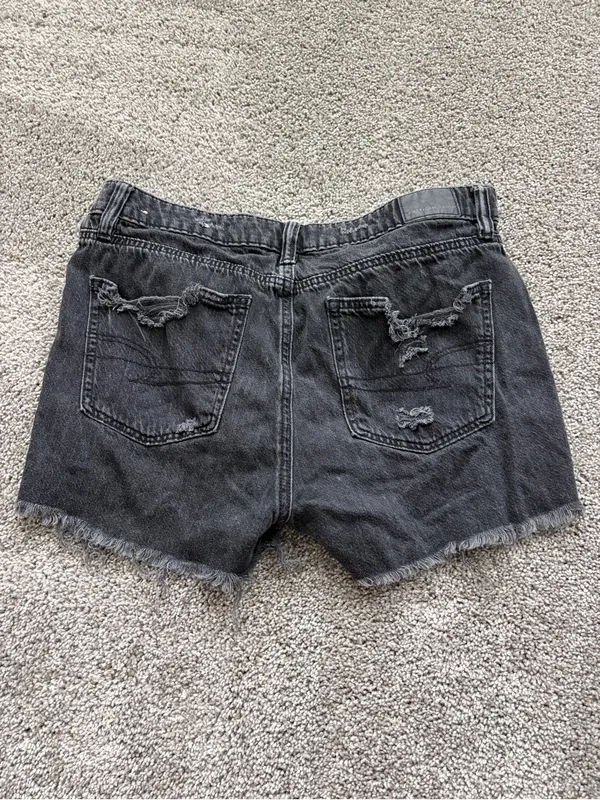Women’s American Eagle Cross-Over Waist Black Mom Shorts - Image 4