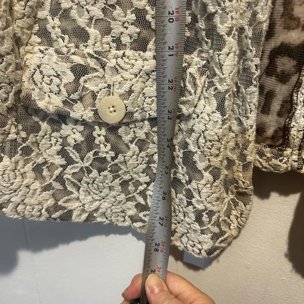 Chicos size 4‎ lace blazer leopard interior - Image 7