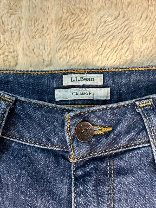 L.L. Bean Classic Fit medium-dark wash mid rise straight leg jeans 4 Med/Tall - Image 5
