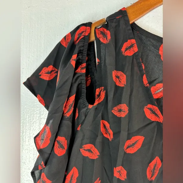 TORRID 2X Lips Kiss Black Blouse with Red Lip Pattern Cold Shoulder Top - Plus - Image 4