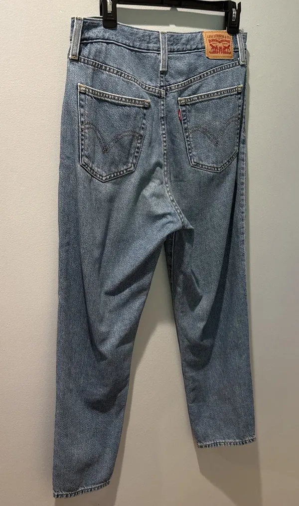 Women’s Levi’s High-Waisted Taper Jeans Medium Wash Mom Jean Size 30 - Image 2