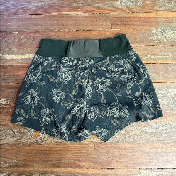 Athleta Trekkie North Floral Print Pull On Athletic Shorts PFF 50+ ~ Size 4 💚🍄 - Image 5