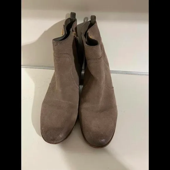 Tory Burch Stylish Tan Suede Ankle Booties - 9M - Image 2