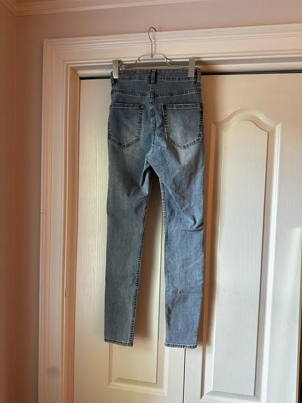 H&M light blue washed denim jeans - Image 4