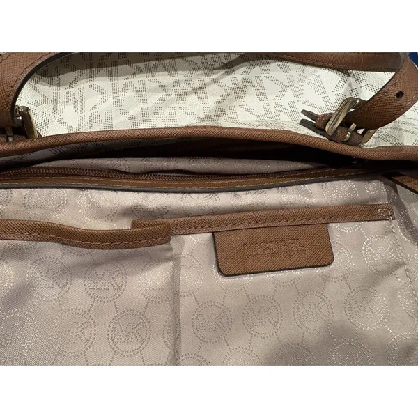Michael Kors Jet Set Travel Tote - Vanilla MD tote Hang Tag Logo - Image 10
