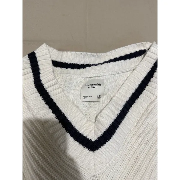 Abercrombie & Fitch Women's V-Neck Chunky Cropped White Knit Academia Sweater‎ M - Image 3