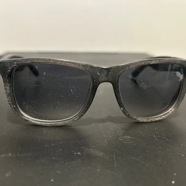 Ray-Ban Classic Black Frame is in Fair Shape. Finishing is off. - Image 4