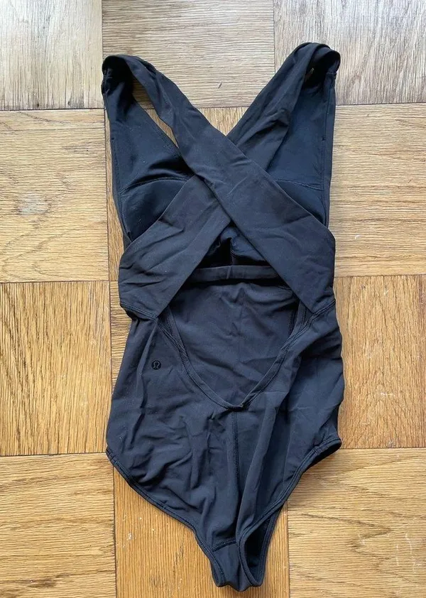Lululemon black City One Piece size 4 NWOT w/ built in bra - Image 4