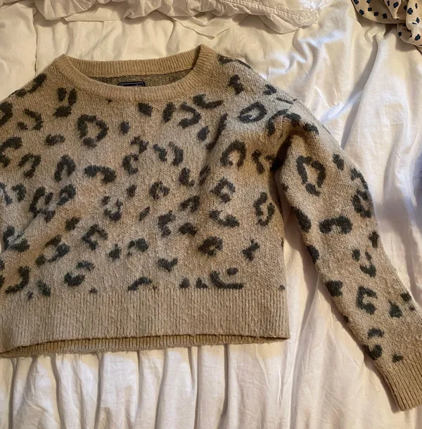 Abercrombie Sweater - Image 3