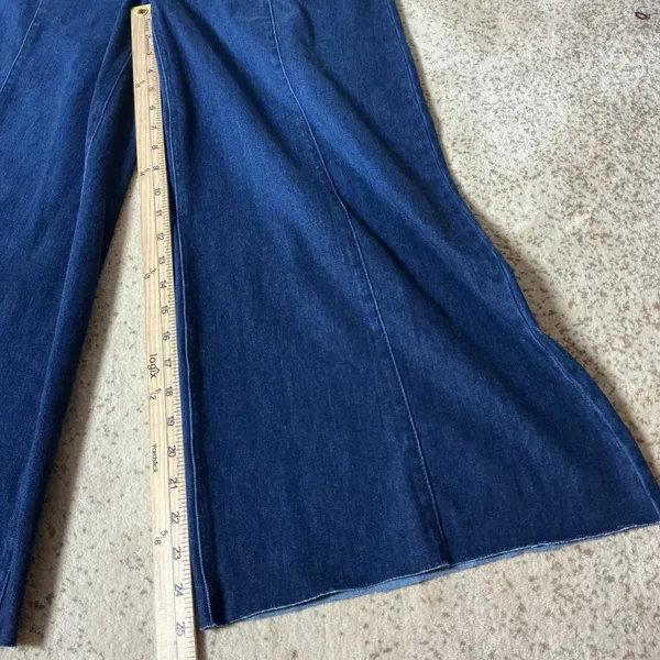 Halara High Waisted Wide Leg Jeans Women Size M Blue Raw Hem Front Patch Pockets - Image 2