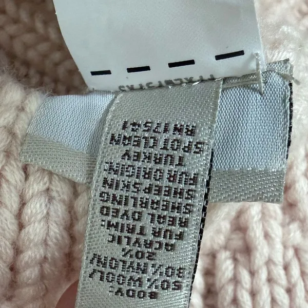 UGG Beanie Knit Hat Winter Hat Ski Hat One Size Light Pink NWOT - Image 5