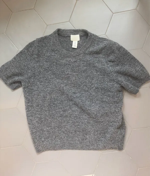H&M Grey short sleeve sweater - Image 2