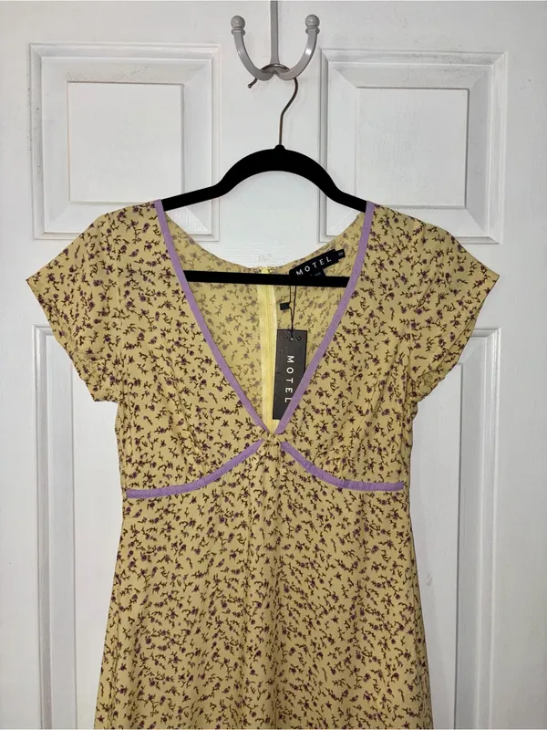 Motel Rocks NWT Gysele Mini Dress in Flowing Flower Yellow - Image 4