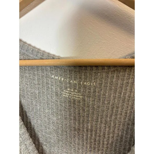 American Eagle Ribbed Soft V-Neck Long Sleeve Top Size Medium - Image 6