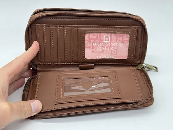 Stone Mountain Wallet Womens One Size Brown Leather Zip Around ID Card Slots - Image 4