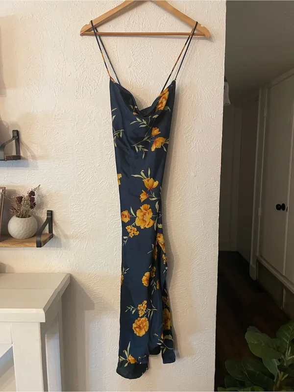 NWOT ASTR Gaia Strappy Bias Cut Satin Midi Floral Slip Dress Print XS - Image 2