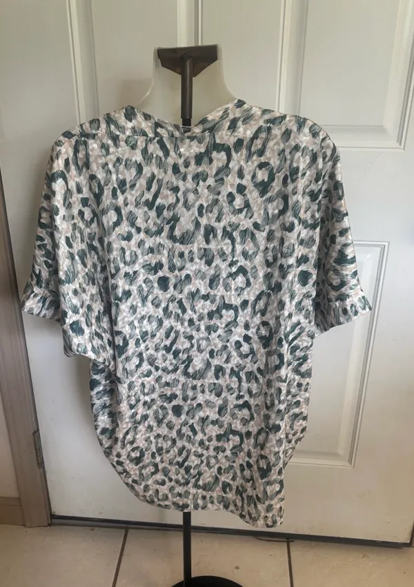 Large Jodifl green/tan leopard print V Neck short cuffed sleeve blouse - Image 2