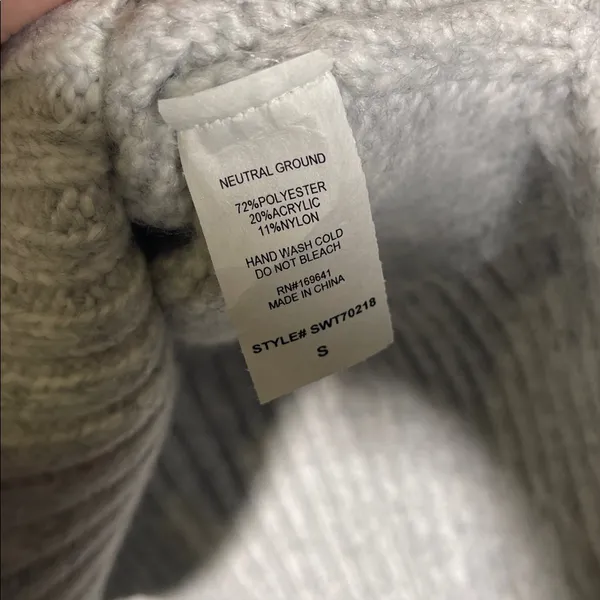 NEUTRAL GROUND WOMENS LIGHT GRAY V NECK COLLARED SWEATER SMALL - Image 5