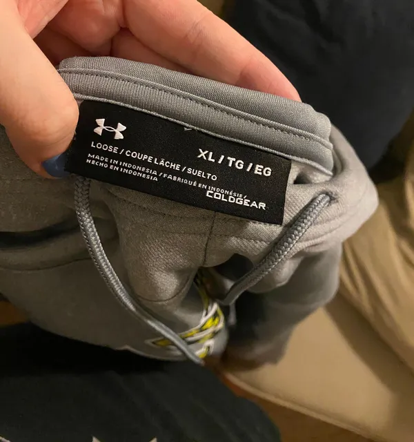 Under Armour Sweatshirt - Image 3
