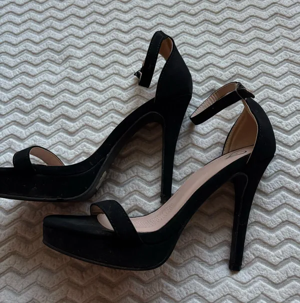 Black windsor high heels  - Image 3