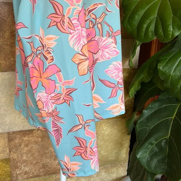 NEW Roxy Women’s UPF 50 Sun Protection Rash Guard Floral Long Sleeve Swim Tee - Image 6