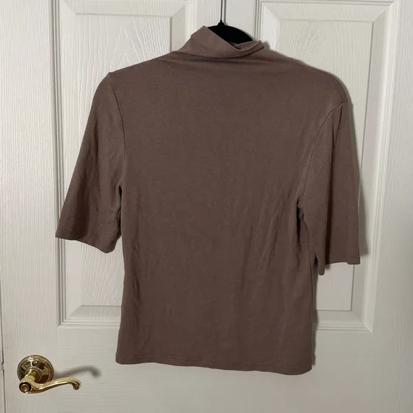 Lightweight mock neck soft luxe banana republic Tee in Taupe small - Image 3