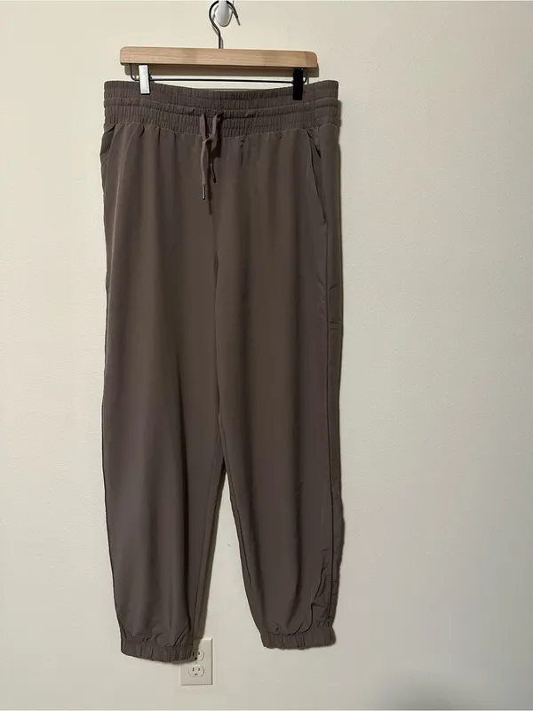 NWT SPANX on the move jogger smoke brown taupe size large activewear travel - Image 2