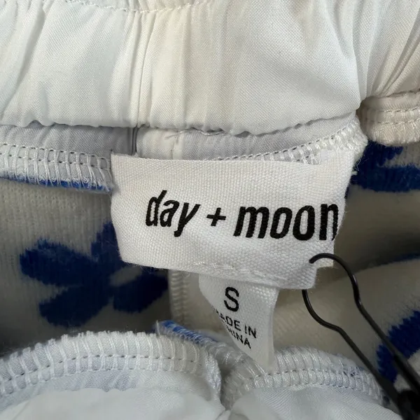 Day + Moon Size Small Cream Blue Floral Sherpa Fleece Lounge Shorts High Rise - Image 4