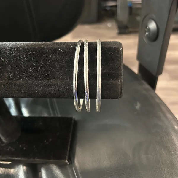 Elegant Silver Bangle Set - Image 2