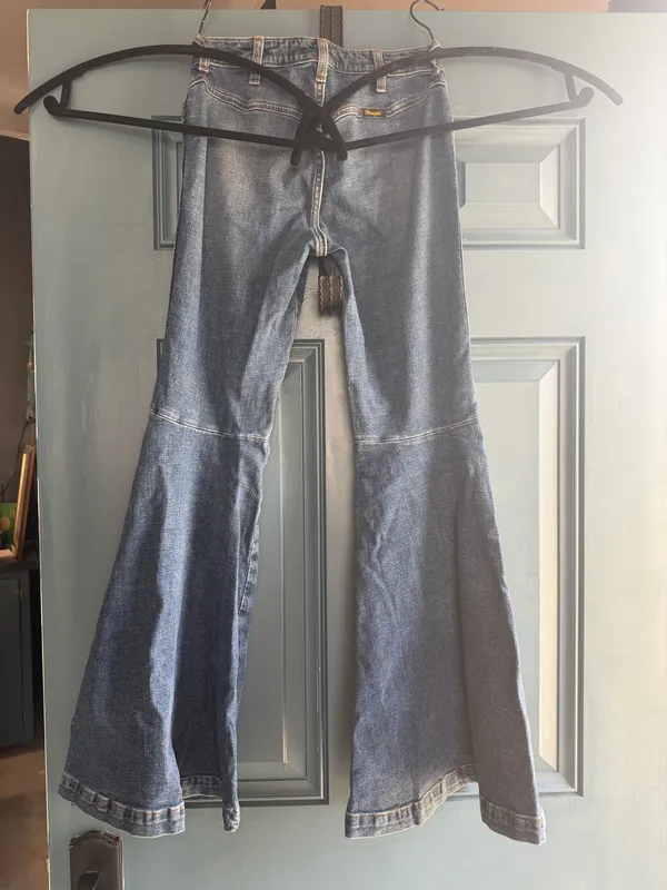 Wrangler Women’s Flare High-Rise Jeans vintage - Image 2
