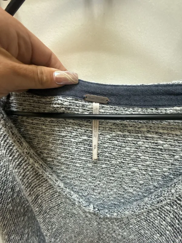 Free People Women's Size M Gray Marled Knit V-Neck Sweater - Image 2