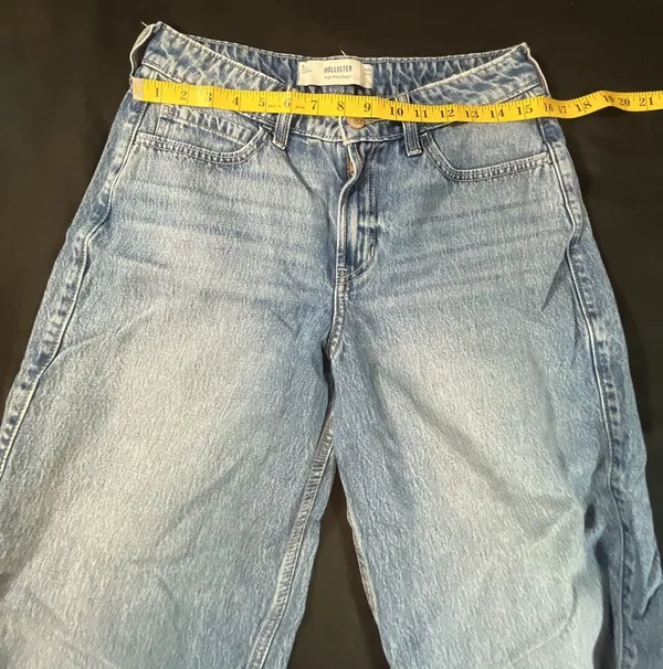 Hollister High-Rise Baggy Jeans Light Wash W29 Short - Image 5